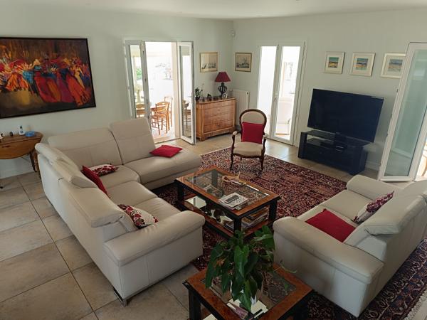 Coutras (33230) – Propriété rare avec parc, piscine et prestations haut de gamme