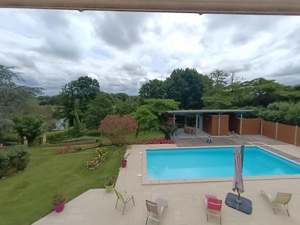 Coutras (33230) – Propriété rare avec parc, piscine et prestations haut de gamme