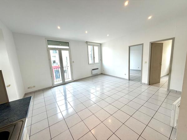 MEZE CENTRE, appartement T3 de 62 m² au premier étage