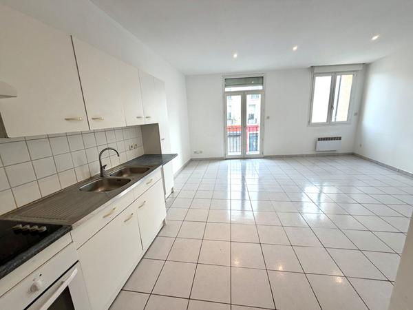 MEZE CENTRE, appartement T3 de 62 m² au premier étage