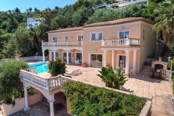 Mandelieu, villa sur les hauteurs, vue mer panoramique