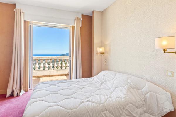 Mandelieu, villa sur les hauteurs, vue mer panoramique