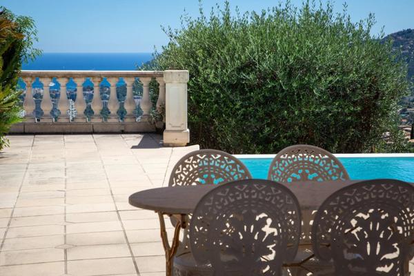 Mandelieu, villa sur les hauteurs, vue mer panoramique