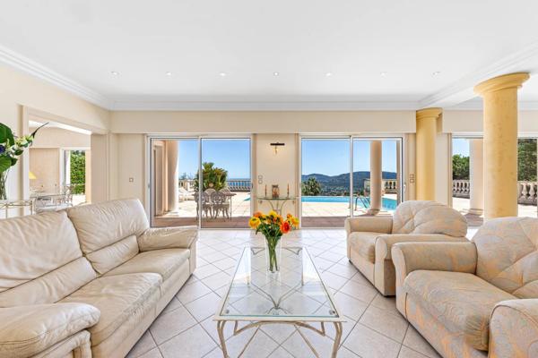 Mandelieu, villa sur les hauteurs, vue mer panoramique