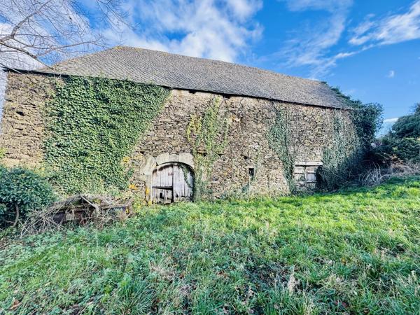 Rieupeyroux – Grange en pierre à rénover avec terrain dans un hameau paisible