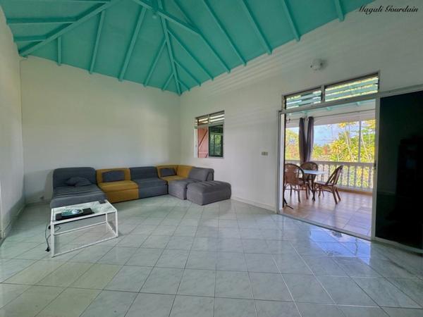 A VENDRE - PROPRIÉTÉ AVEC DEUX HABITATIONS INDÉPENDANTES AU CŒUR D’UN JARDIN TROPICAL À SAINTE-ANNE