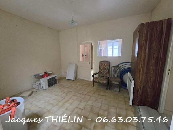 Immeuble à rénover hyper-centre VERNANTES