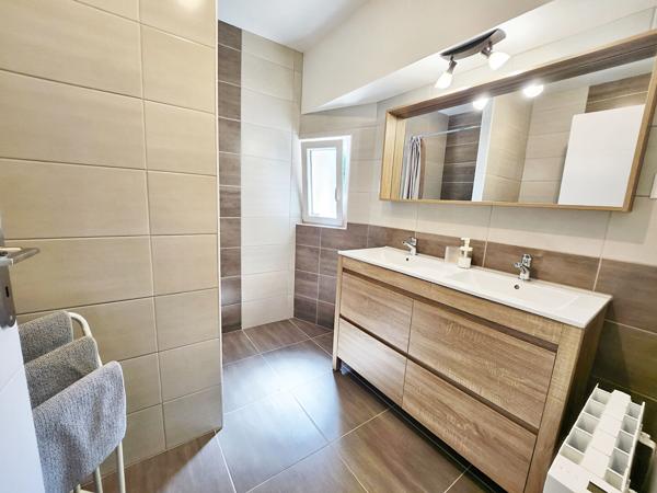 Maison Plain-pied 111 m² 3 chambres