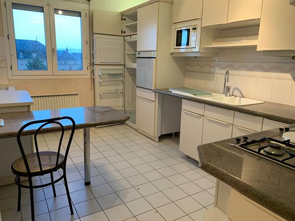 BEL APPARTEMENT DANS RESIDENCE AVEC ASCENSEUR 4 PIECES 100M2