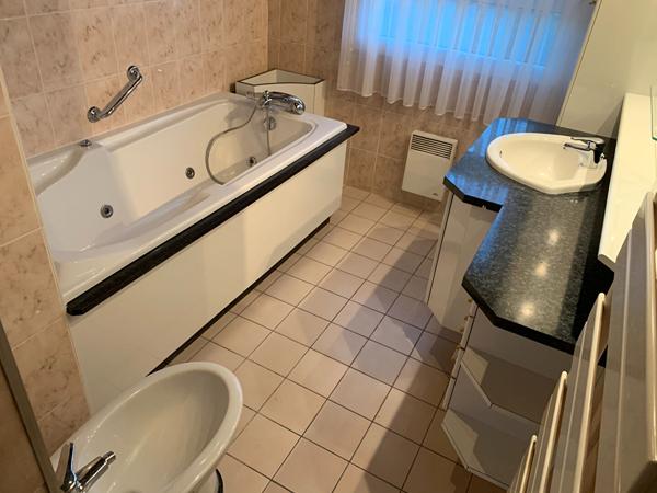 BEL APPARTEMENT DANS RESIDENCE AVEC ASCENSEUR 4 PIECES 100M2