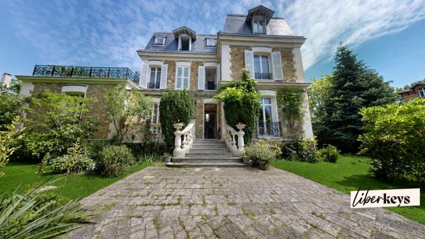 Propriété familiale de 236 m² avec jardin arboré de 878 m² – Vaucresson