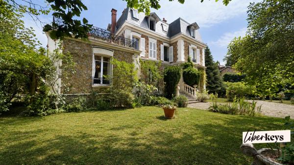 Propriété familiale de 236 m² avec jardin arboré de 878 m² – Vaucresson