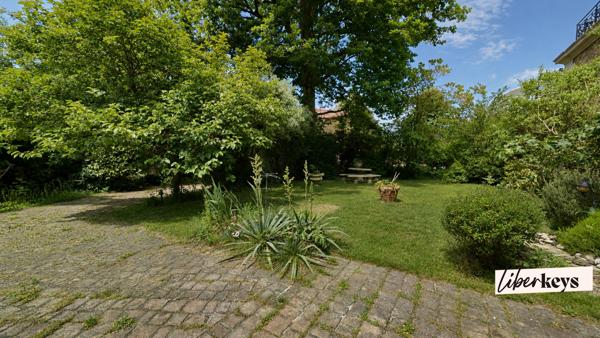 Propriété familiale de 236 m² avec jardin arboré de 878 m² – Vaucresson
