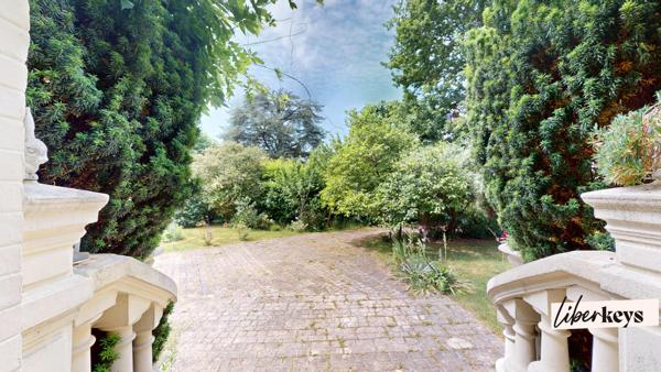 Propriété familiale de 236 m² avec jardin arboré de 878 m² – Vaucresson
