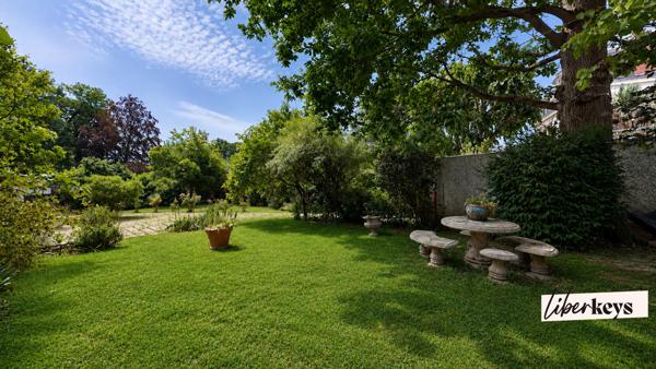 Propriété familiale de 236 m² avec jardin arboré de 878 m² – Vaucresson
