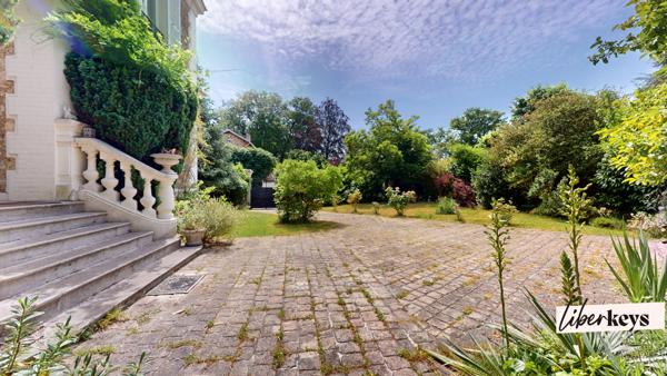 Propriété familiale de 236 m² avec jardin arboré de 878 m² – Vaucresson