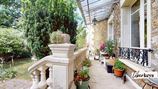 Propriété familiale de 236 m² avec jardin arboré de 878 m² – Vaucresson