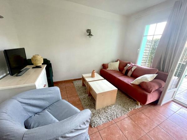 Pavillon T3 avec terrasse à vendre à Lacanau Océan dans le résidence avec piscine, place de parking et environnement calme au Domaine du Golf