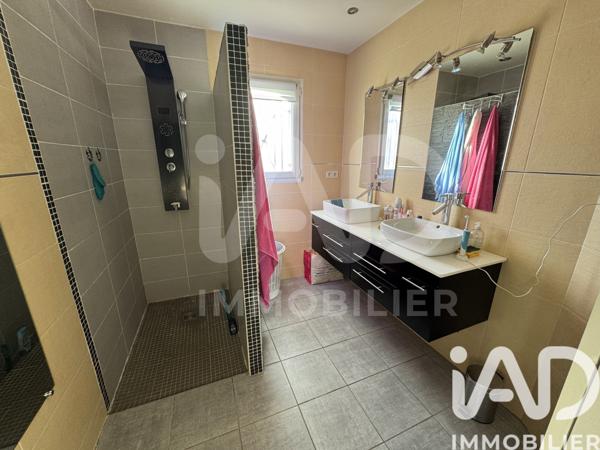 Maison à vendre 4 pièces 98 m² Saint-Julien-les-Rosiers