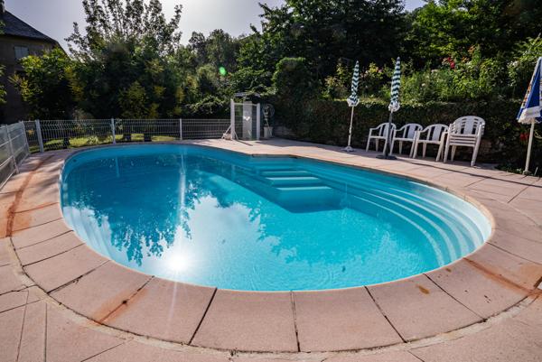 Saint-Affrique (12400) demeure historique, chambres et table d’hôtes, domaine de 6ha, avec piscine