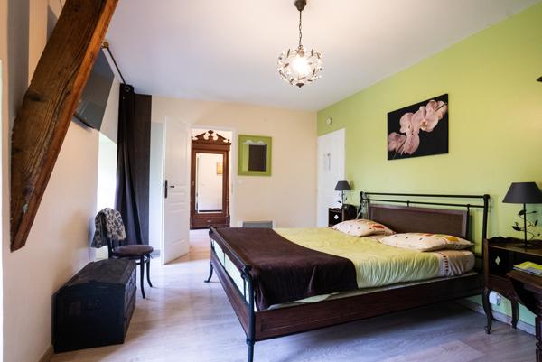 Saint-Affrique (12400) demeure historique, chambres et table d’hôtes, domaine de 6ha, avec piscine