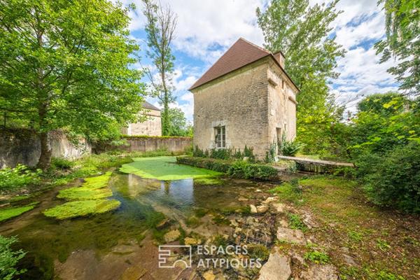 Havre de paix avec jardin et pigeonnier au bord de l’eau, à deux pas du centre historique