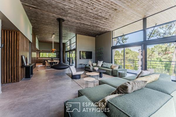Propriété d’architecte confidentielle en lisière de forêt du Golf