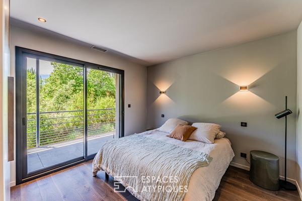 Propriété d’architecte confidentielle en lisière de forêt du Golf