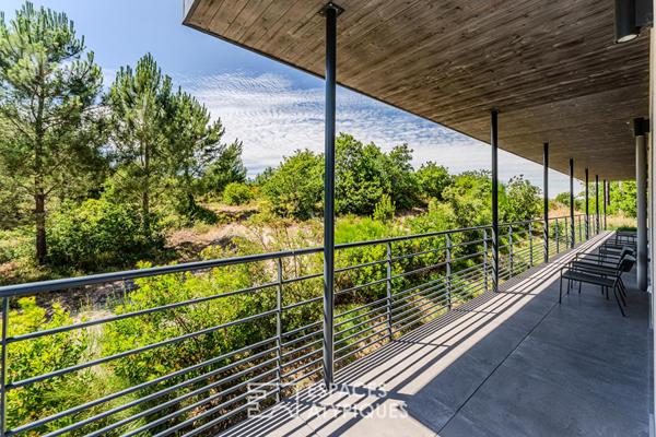 Propriété d’architecte confidentielle en lisière de forêt du Golf
