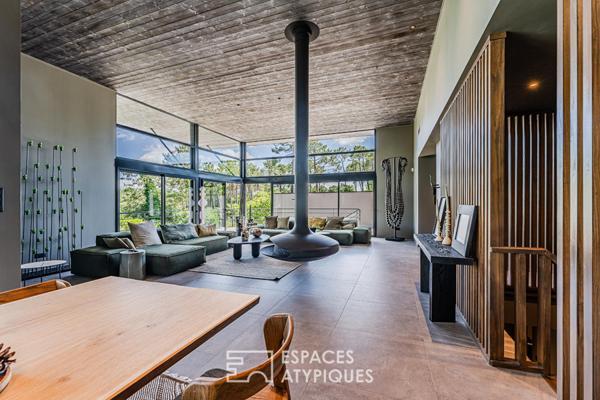 Propriété d’architecte confidentielle en lisière de forêt du Golf
