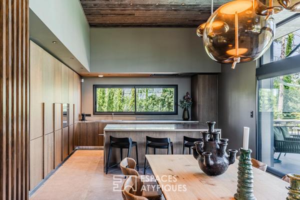 Propriété d’architecte confidentielle en lisière de forêt du Golf