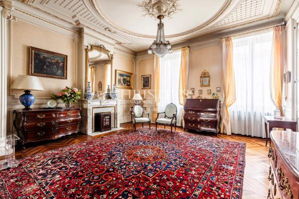 Hôtel particulier – 5 chambres – jardin double garage