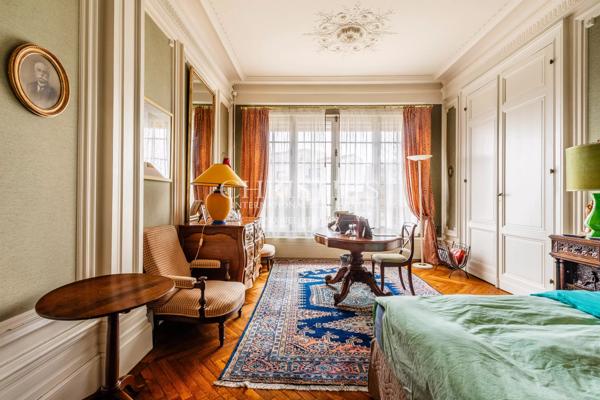 Hôtel particulier – 5 chambres – jardin double garage