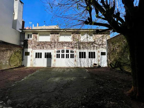 IMMEUBLE DE RAPPORT - NEVERS CENTRE-VILLE  - 448 M² AVEC COUR, GARAGES ET CAVE