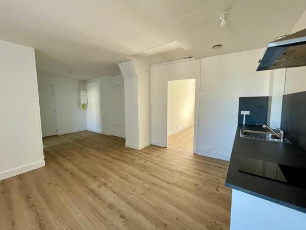 IMMEUBLE DE RAPPORT - NEVERS CENTRE-VILLE  - 448 M² AVEC COUR, GARAGES ET CAVE