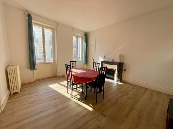 IMMEUBLE DE RAPPORT - NEVERS CENTRE-VILLE  - 448 M² AVEC COUR, GARAGES ET CAVE