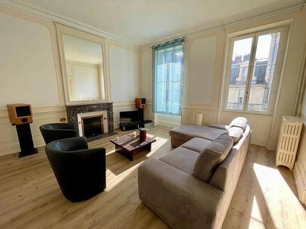 IMMEUBLE DE RAPPORT - NEVERS CENTRE-VILLE  - 448 M² AVEC COUR, GARAGES ET CAVE