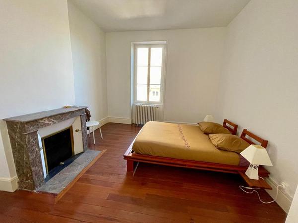 IMMEUBLE DE RAPPORT - NEVERS CENTRE-VILLE  - 448 M² AVEC COUR, GARAGES ET CAVE