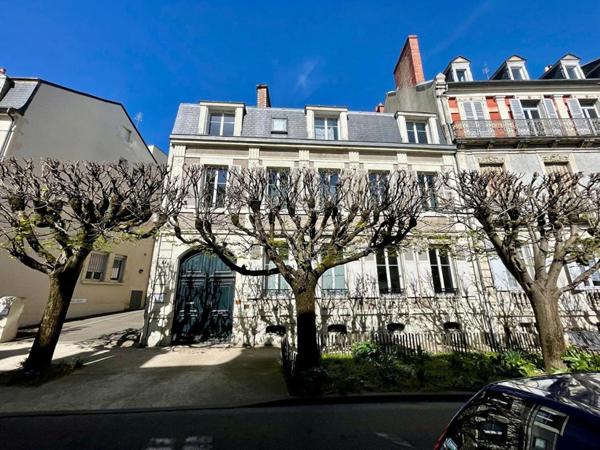 IMMEUBLE DE RAPPORT - NEVERS CENTRE-VILLE  - 448 M² AVEC COUR, GARAGES ET CAVE