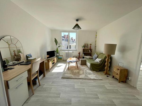 IMMEUBLE DE RAPPORT - NEVERS CENTRE-VILLE  - 448 M² AVEC COUR, GARAGES ET CAVE