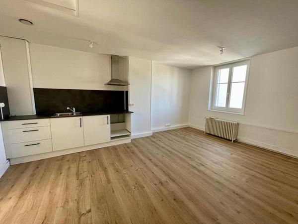 IMMEUBLE DE RAPPORT - NEVERS CENTRE-VILLE  - 448 M² AVEC COUR, GARAGES ET CAVE