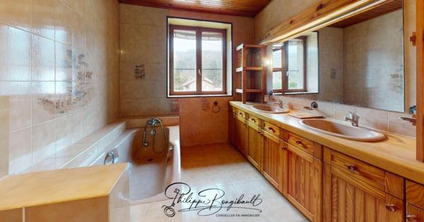 Ancienne maison à rénover spécial investisseur.