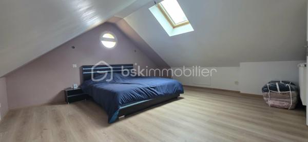 🌳 À 1h30 de Paris : Votre havre de paix à la campagne !

Vous cherchez une maison pour vos week-ends et profiter du calme de la campagne ? Cette maison est faite pour vous !

Découvrez cette maison individuelle de 135 m² (construction 1985), située à Cudot (89116). Idéale pour une famille ou un projet au vert, elle offre un cadre paisible sans aucune nuisance, avec un magnifique jardin arboré de 8 030 m² .

📝 Descriptif du bien :

• Au rez-de-chaussée : Grand séjour lumineux avec cuisine ouverte, 2 chambres, 1 bureau/dressing, salle d'eau et WC indépendant.
• À l'étage : 2 chambres et un WC indépendant.
• Les +++ : Chauffage économique par pompe à chaleur Air/Air , volets roulants électriques et un grand hangar de 70 m² (stockage, atelier, véhicules).

Proche des axes principaux tout en préservant votre intimité. L'escapade parfaite pour déconnecter du stress citadin !

Contactez-moi vite pour une visite !