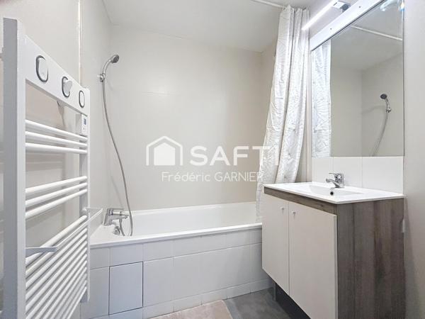 Appartement 2 pièces 43 m², balcon, place de parking extérieure