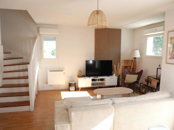 A VENDRE – Appartement T3 en duplex avec deux stationnements -Vannes Est