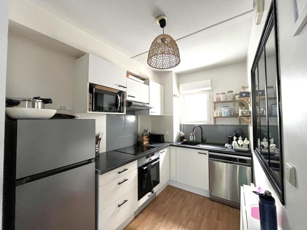 A VENDRE – Appartement T3 en duplex avec deux stationnements -Vannes Est