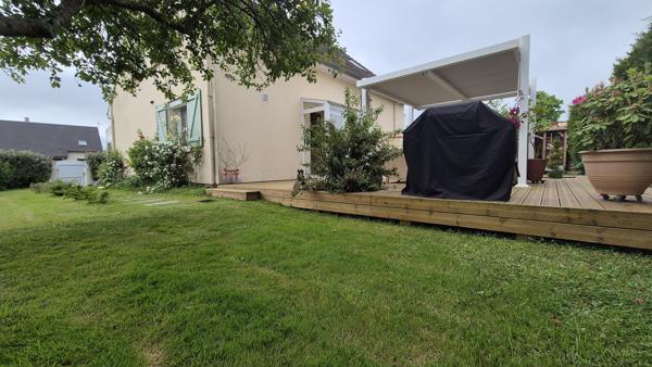 Maison
         5 pièces
        - 100 m² 393 000 € *