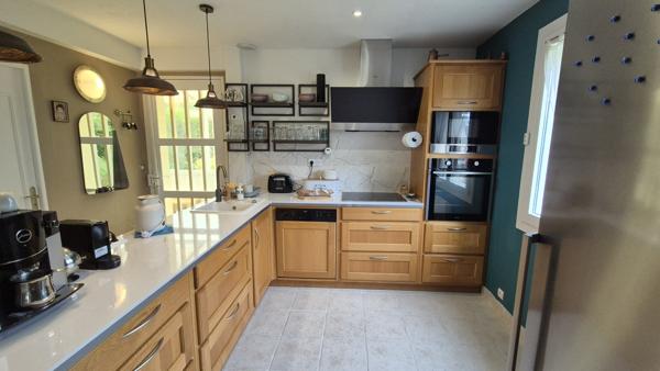 Maison
         5 pièces
        - 100 m² 393 000 € *