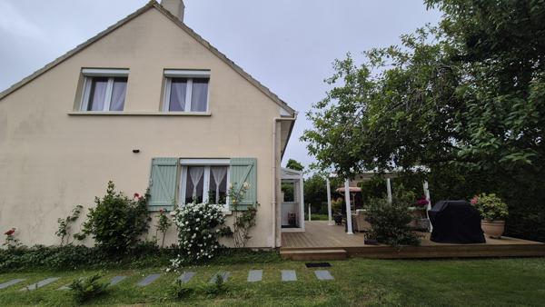 Maison
         5 pièces
        - 100 m² 393 000 € *