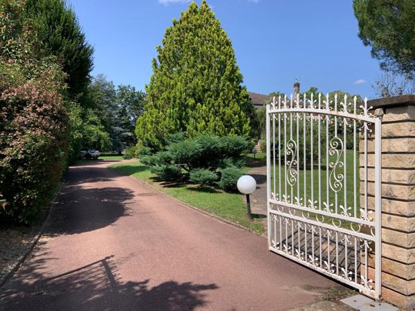 Charbonnières – Foncier rare 6200 m² de prestige